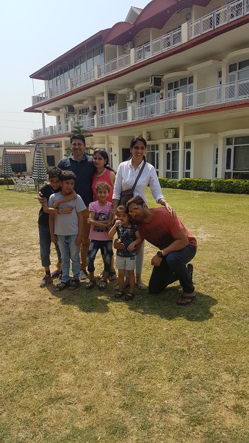 Skyview Holiday Home Pet Friendly Chandīgarh Extérieur photo